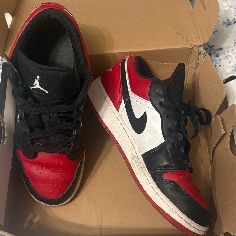 Nike Men's Red, Black, and White Sneakers
